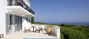 Anassa Hotel