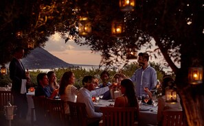 4 restaurants, breakfast, lunch, dinner served; Fusion cuisine 