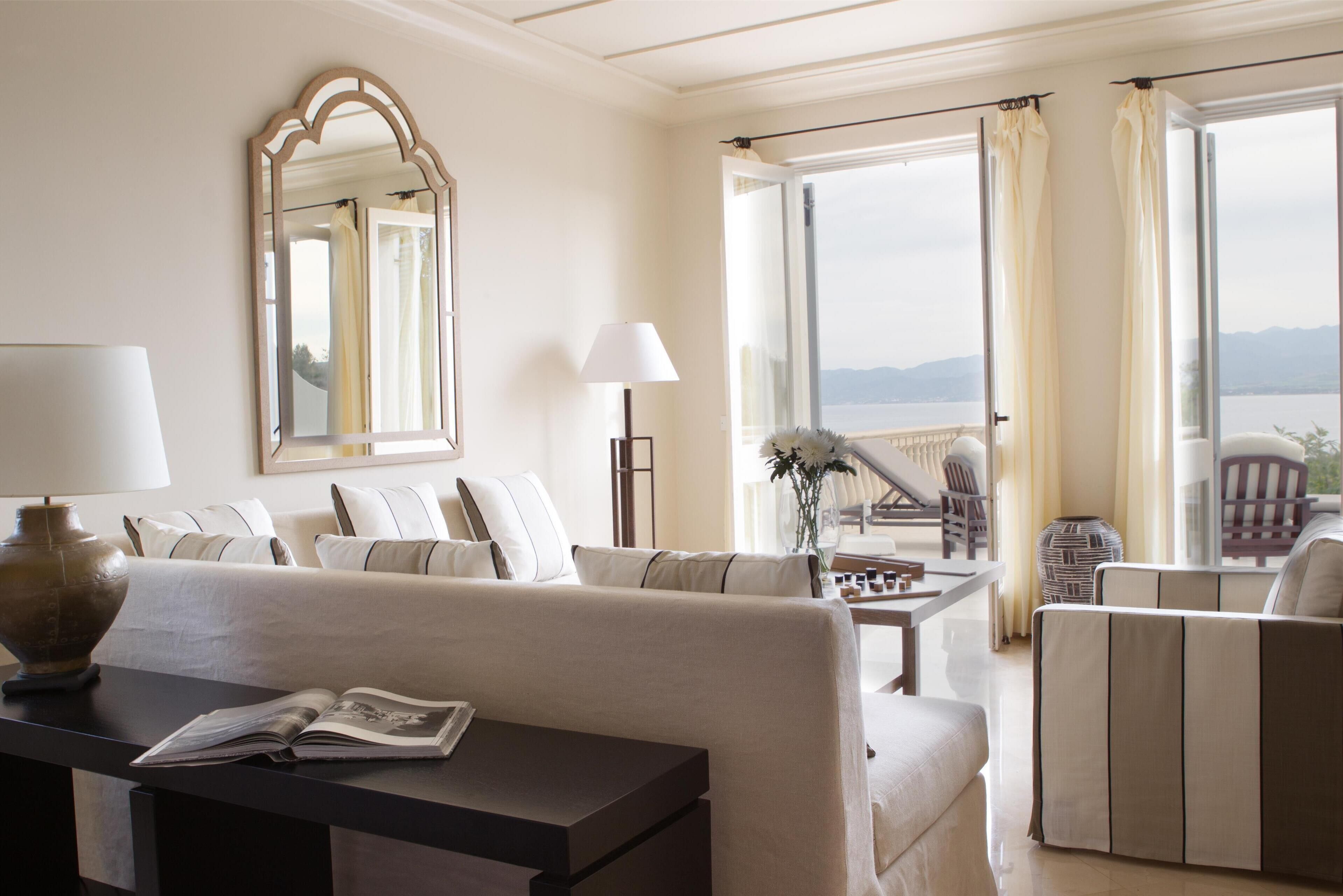 junior suite with private pool | minibar, in-room safe, blackout curtains, soundproofing