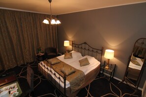 Honeymoon Suite