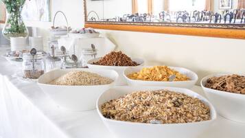 Desayuno buffet los fines de semana (DKK 170 por persona)