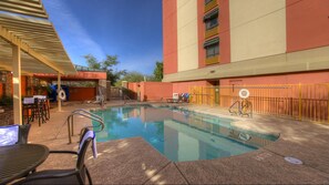 Outdoor pool, pool loungers