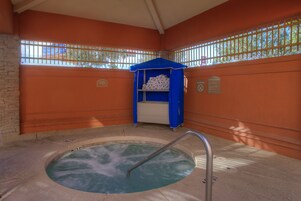 Bañera de hidromasaje exterior