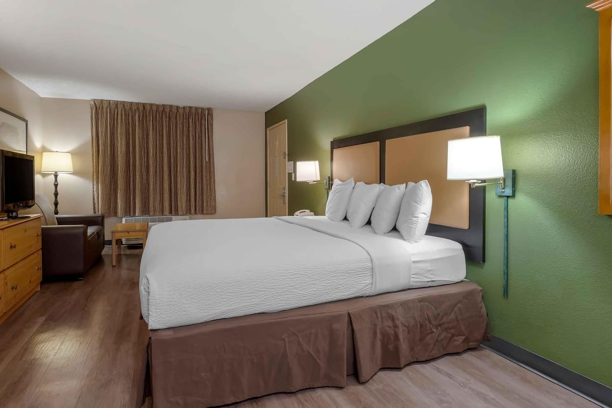 Estudio Deluxe, 1 cama King size y sofá cama, para no fumadores | Escritorio y espacio para trabajar con laptop 