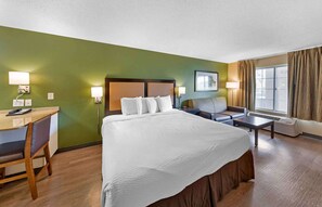 Deluxe Studio, 1 King Bed with Sofa bed, Non Smoking | Desk, iron/ironing board, free WiFi, bed sheets
