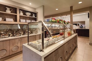 包每日自助早餐