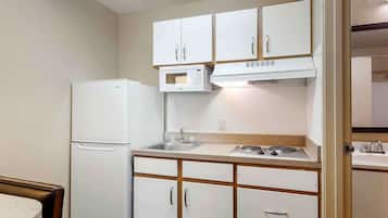 Studio, 1 Queen Bed, Non Smoking | Private kitchen | Fridge, microwave, stovetop