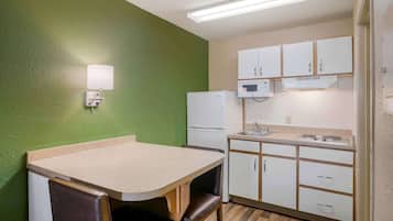 Studio, 2 Double Beds, Non Smoking | Private kitchen | Fridge, microwave, stovetop