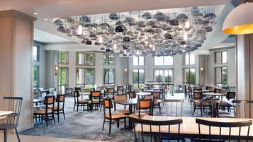 Morgenmadsbuffet hver dag (24.95 USD pr. person)