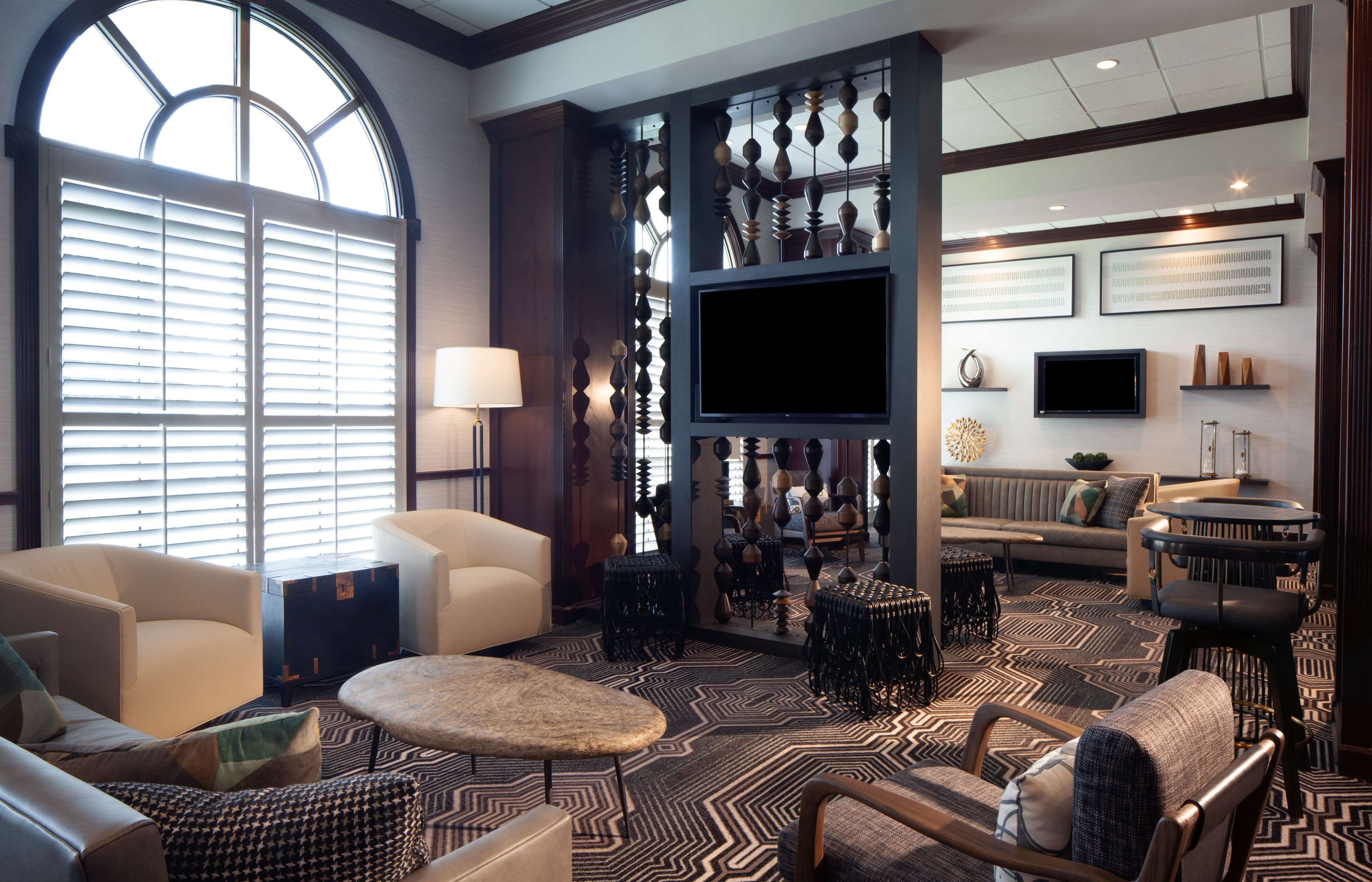 serves lunch and dinner