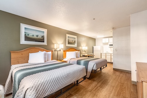 HomeTowne Studios by Red Roof Atlanta NE - Peachtree Corners