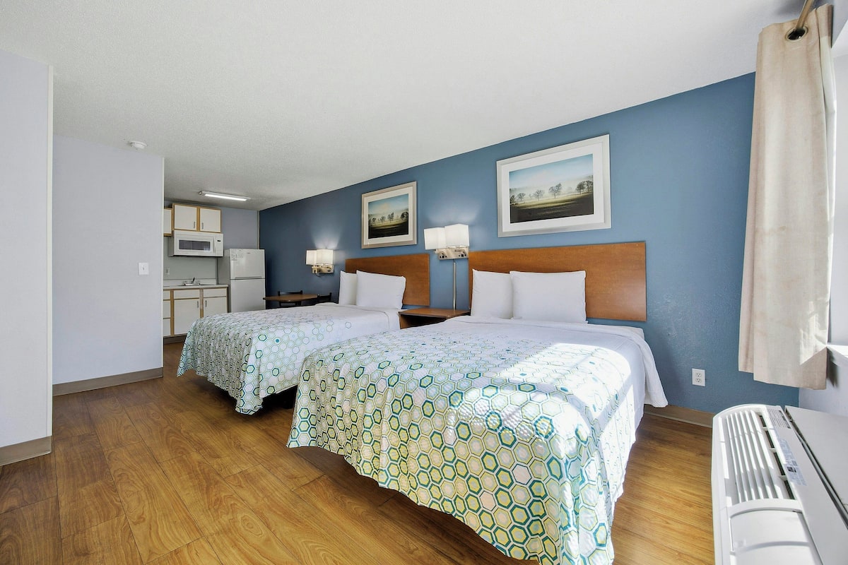 Studio, 2 Queen Beds, Non Smoking | Free WiFi, bed sheets, wheelchair access