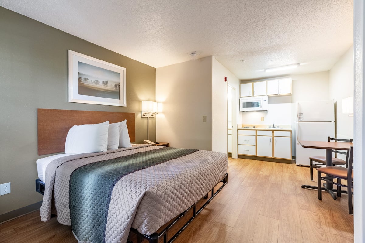 Free WiFi, bed sheets, wheelchair access