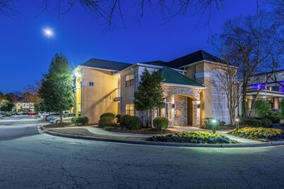  HomeTowne Studios Atlanta – Peachtree Corners