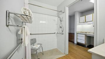 Studio, 1 Queen Bed, Accessible, Non Smoking | Bathroom | Combined shower/tub, free toiletries, towels