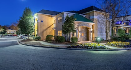 HomeTowne Studios by Red Roof Atlanta NE - Peachtree Corners