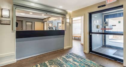 Extended Stay America Select Suites Chicago Naperville East