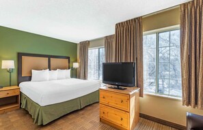 Deluxe Studio, 1 King Bed with Sofa bed, Non Smoking | Laptop workspace, iron/ironing board, free WiFi, bed sheets
