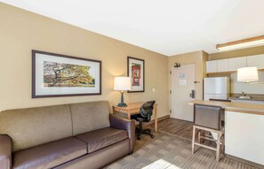 Studio Deluxe, 1 très grand lit et 1 canapé-lit, non-fumeur | Espace de travail pour ordinateurs portables, fer et planche à repasser
