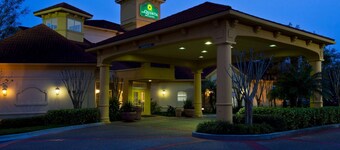La Quinta Inn & Suites by Wyndham USF (Near Busch Gardens)
