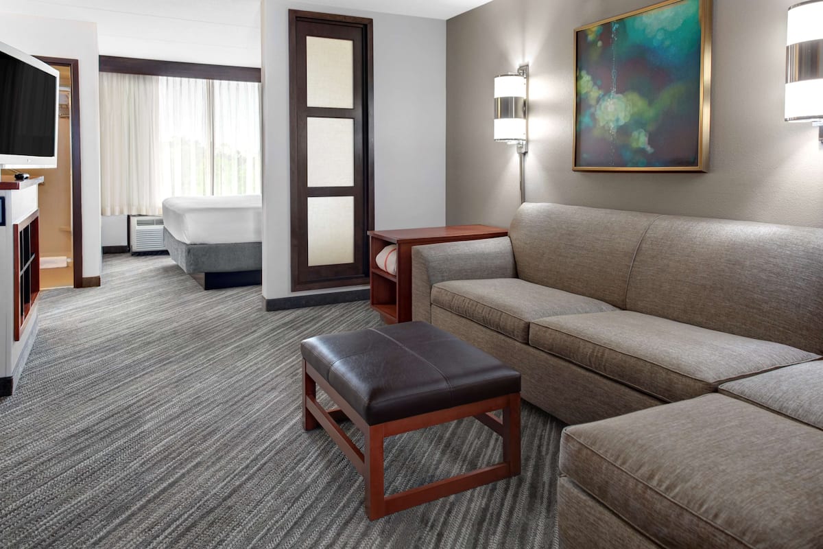 1 bedroom, premium bedding, down comforters, in-room safe