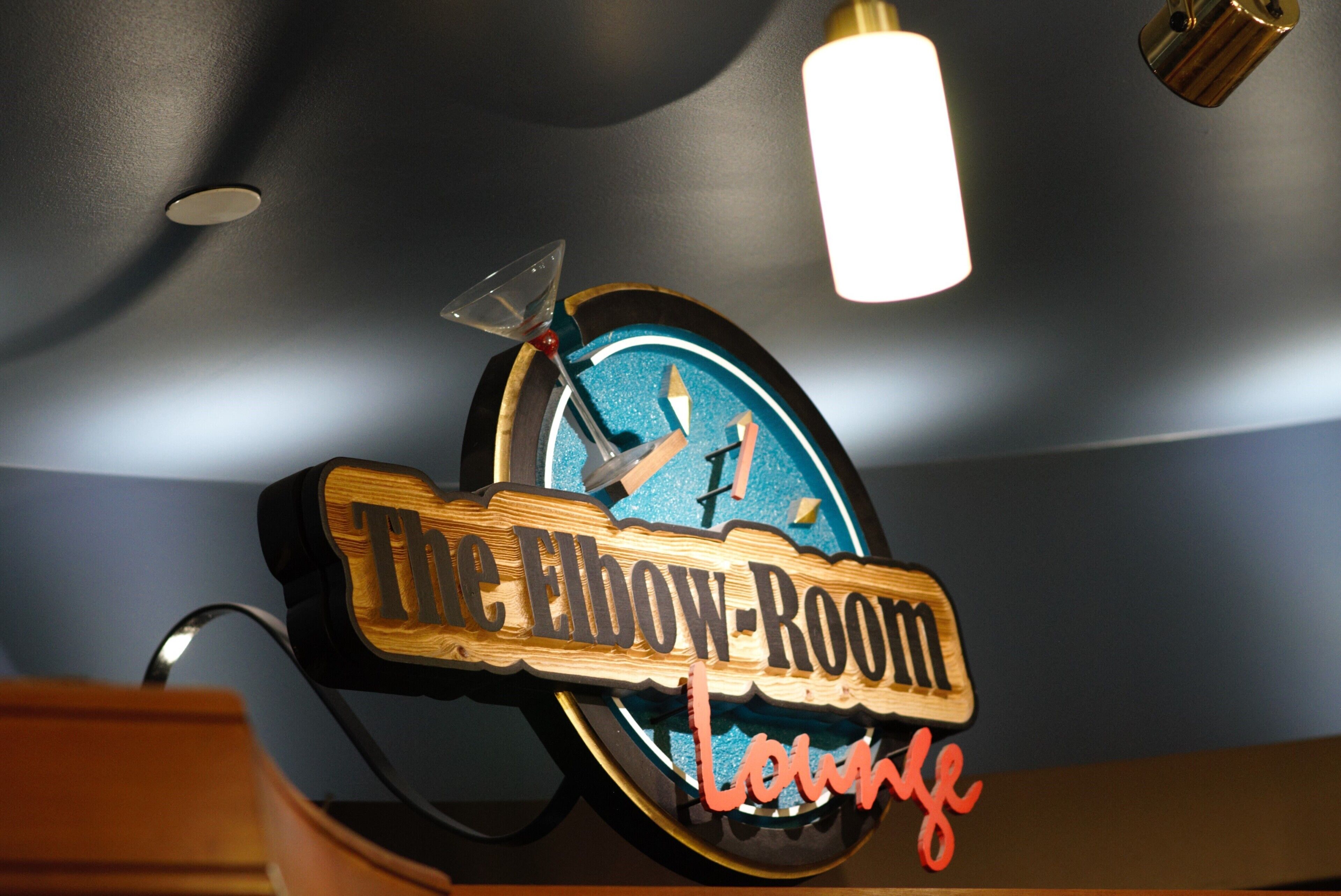 2 restaurants, breakfast served