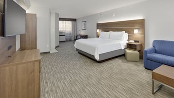 Roupas de cama antialérgicas, cofres nos quartos, escrivaninha