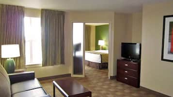 Deluxe Suite, 1 King Bed, Non Smoking | Living area | 32-inch flat-screen TV with cable channels, TV