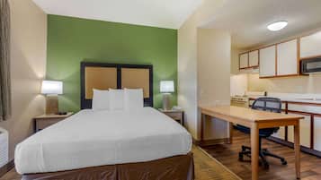 Studio, 1 Queen Bed, Non Smoking | Desk, iron/ironing board, free WiFi