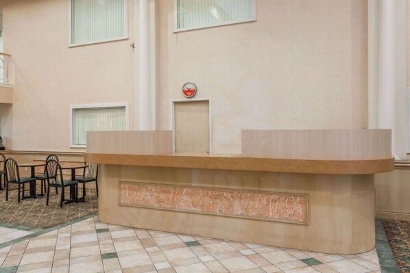 Lobby - Ramada Hotel & Conference Center by Wyndham Hammond (Hammond)