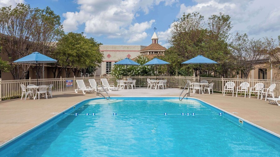 Ramada Hotel & Conference Center by Wyndham Hammond