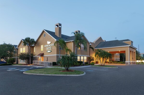 A hotel with a modern design, featuring a prominent sign for 'Homewood Suites by Hilton'. - Homewood Suites by Hilton St. Petersburg Clearwater (Clearwater)