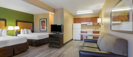 Escritorio, wifi gratis y ropa de cama