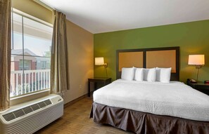 Estudio Deluxe, 1 cama de matrimonio grande con sofá cama, accesible para personas con discapacidad | Escritorio, cortinas opacas, tabla de planchar con plancha y wifi gratis