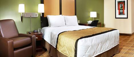 Escritorio, cortinas opacas, tabla de planchar con plancha y wifi gratis