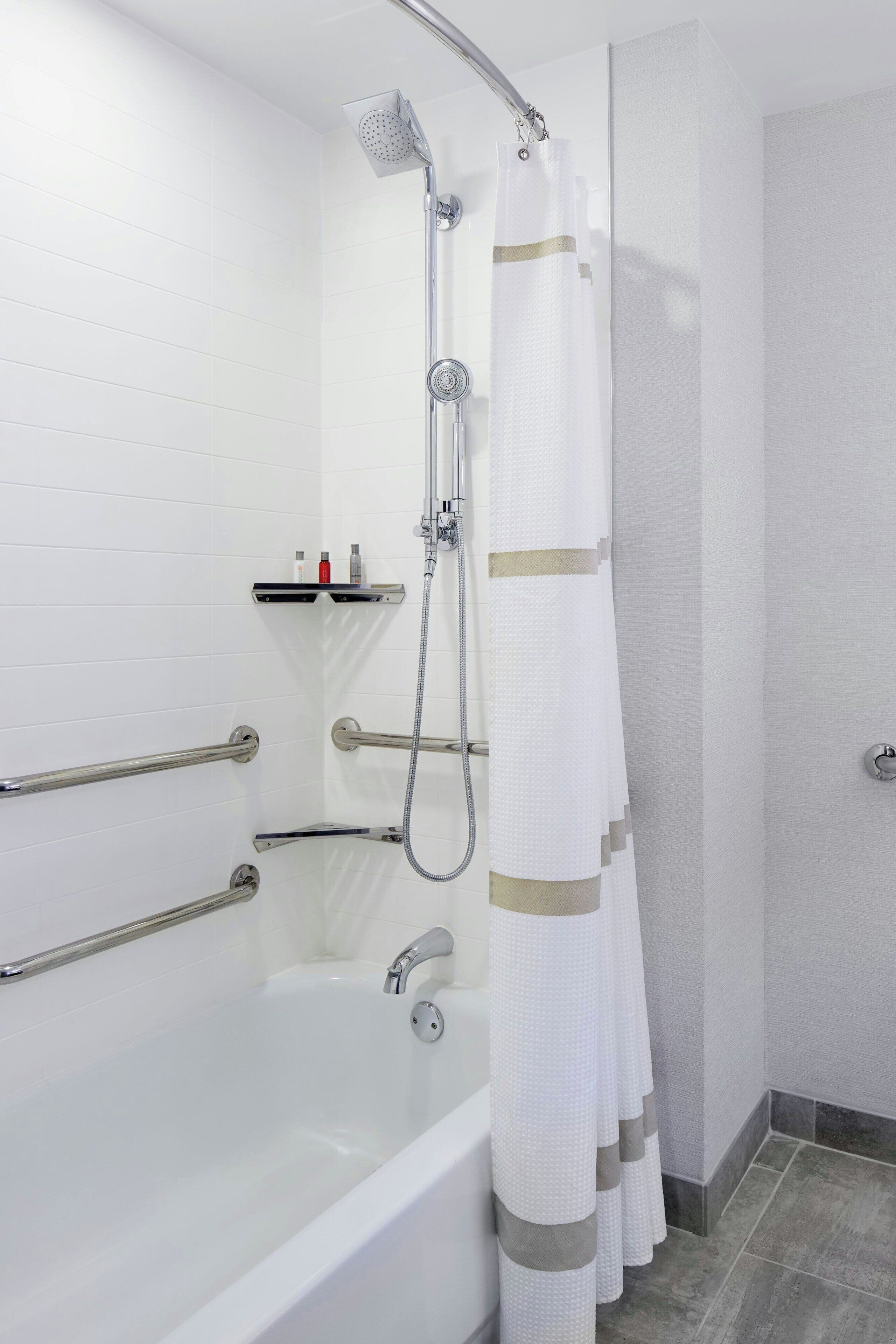 room, 1 king bed, non smoking | bathroom | combined shower/bathtub, hydromassage showerhead, designer toiletries