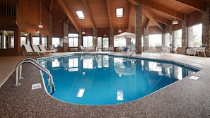 Piscine couverte, accÚs possible de 09 h 00 à 21 h 00, chaises longues