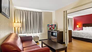 Suite, 1 King-Bett und Schlafsofa (Smoke Free) | 1 Schlafzimmer, Schreibtisch, Verdunkelungsvorhänge