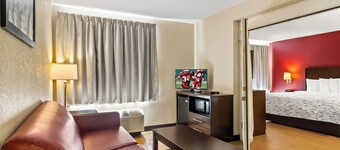 Red Roof Inn PLUS+ Jacksonville - Southpoint