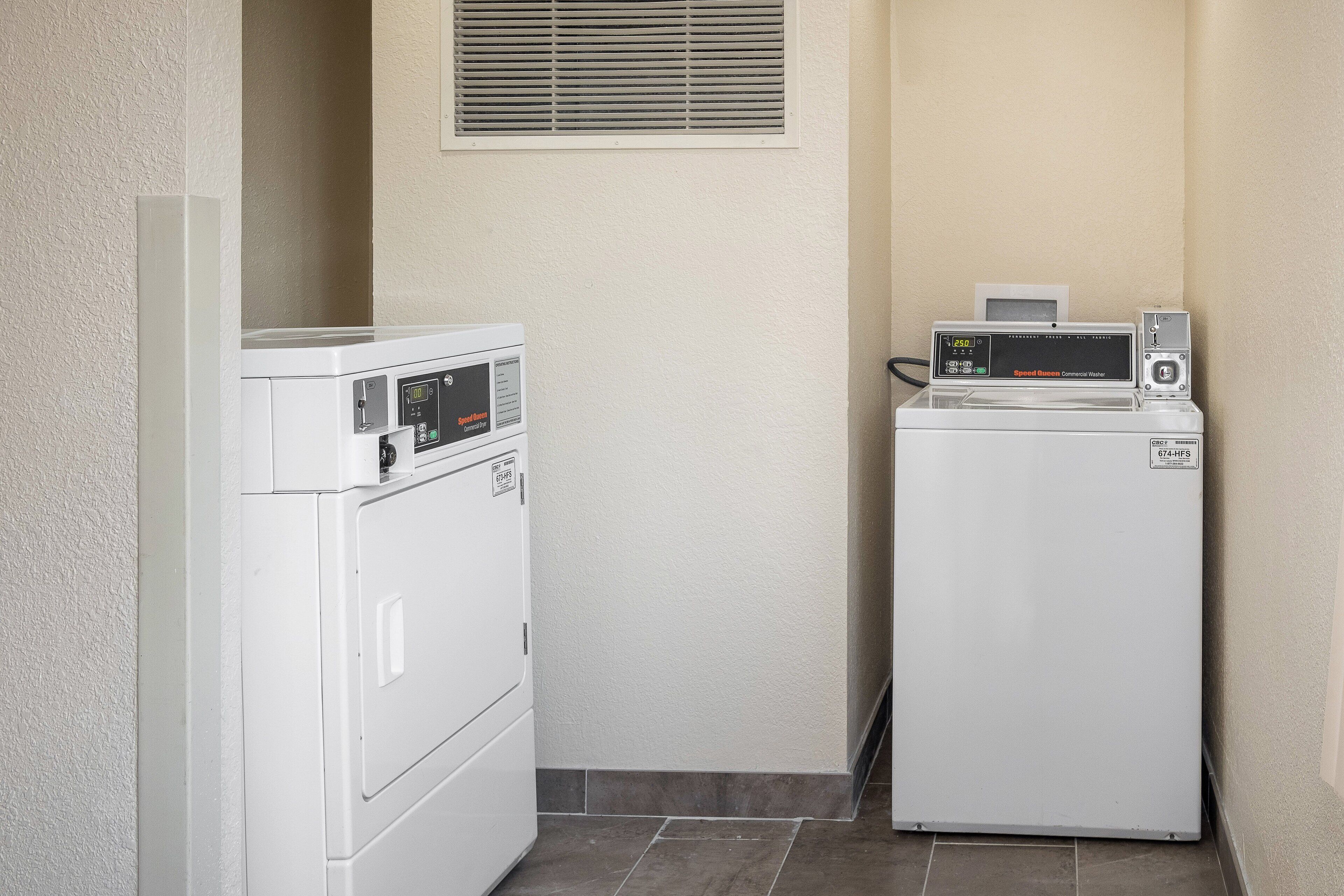 Photo - Red Roof Inn PLUS+ Jacksonville – Southpoint