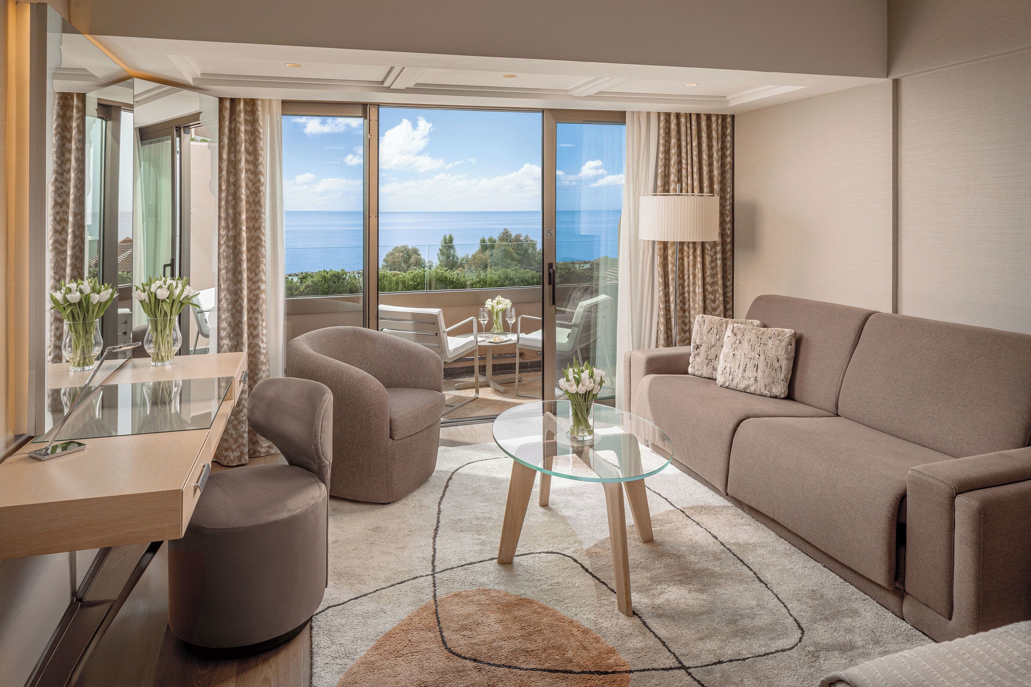 family room, sea view | beach/ocean view