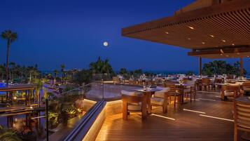 4 restaurants, breakfast, lunch, dinner served; Italian cuisine