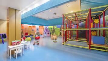 Área de juegos infantiles bajo techo