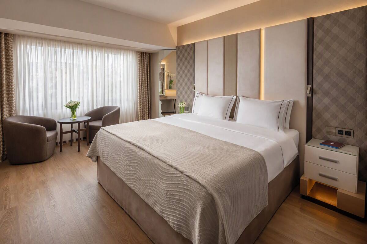 Superior Inland View room | City view