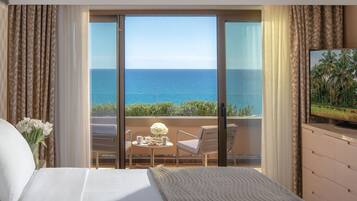 Penthouse, Sea View | Minibar, in-room safe, desk, soundproofing