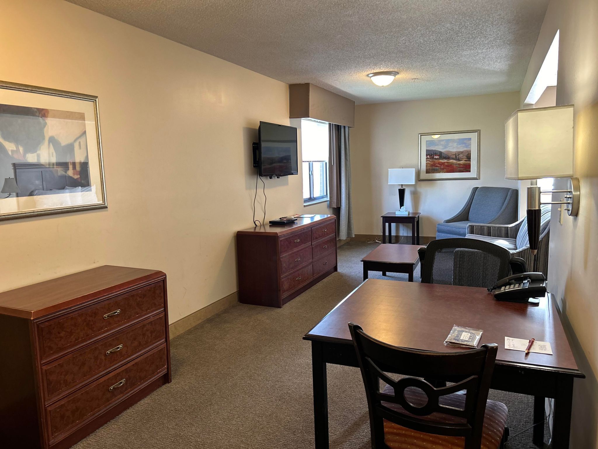 deluxe double room | living area | 32-inch flat-screen tv with cable channels, tv, dvd player