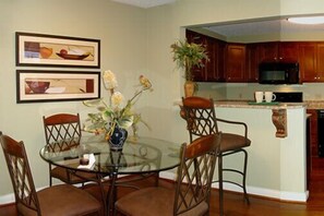 Executive Apartment | In-room dining - Ashley Quarters Hotel Cincinnati Airport (Florence)