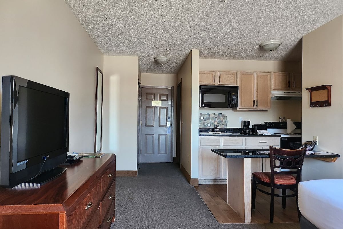 studio suite, non smoking | 1 bedroom, premium bedding, individually decorated