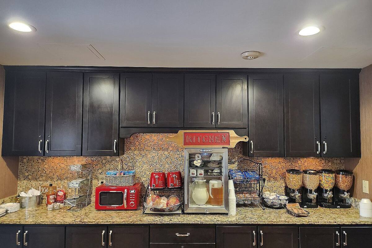 free daily continental breakfast