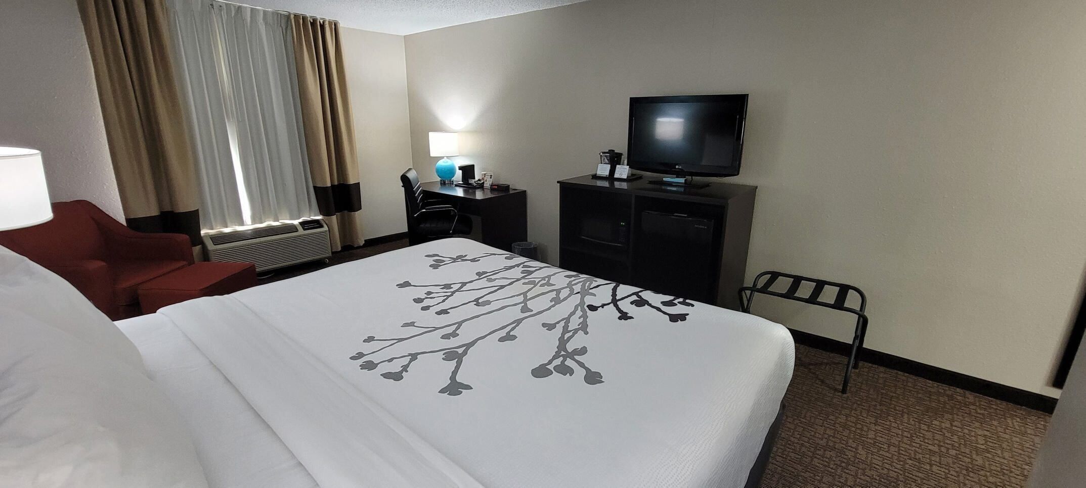 Desk, iron/ironing board, free cribs/infant beds, free WiFi